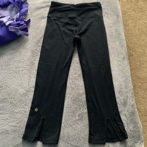 LULULEMON cropped yoga pants with slit on bottom